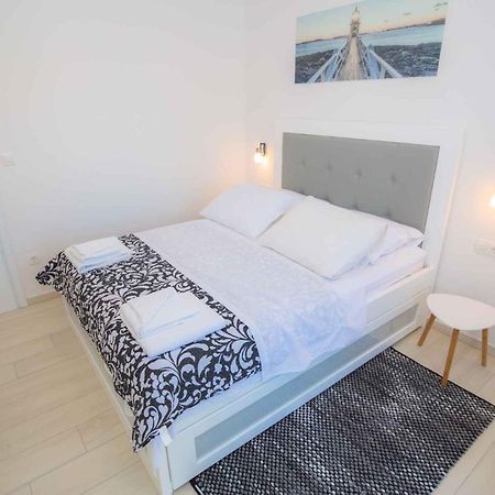 Apartments In Rogoznica 40364 エクステリア 写真