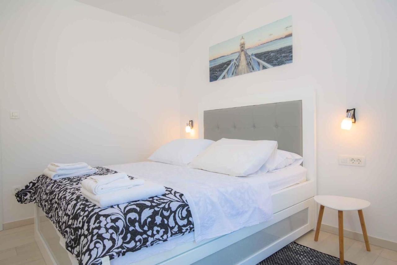 Apartments In Rogoznica 40364 エクステリア 写真